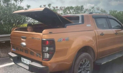 Mức phạt ô tô bán tải chở người trên thùng xe trái quy định